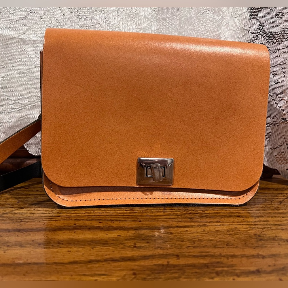 Small Leather Crossbody Bag (Pixie)